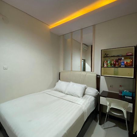 Dekost Madiun Hotel Exterior photo