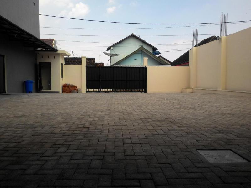 Dekost Madiun Hotel Exterior photo