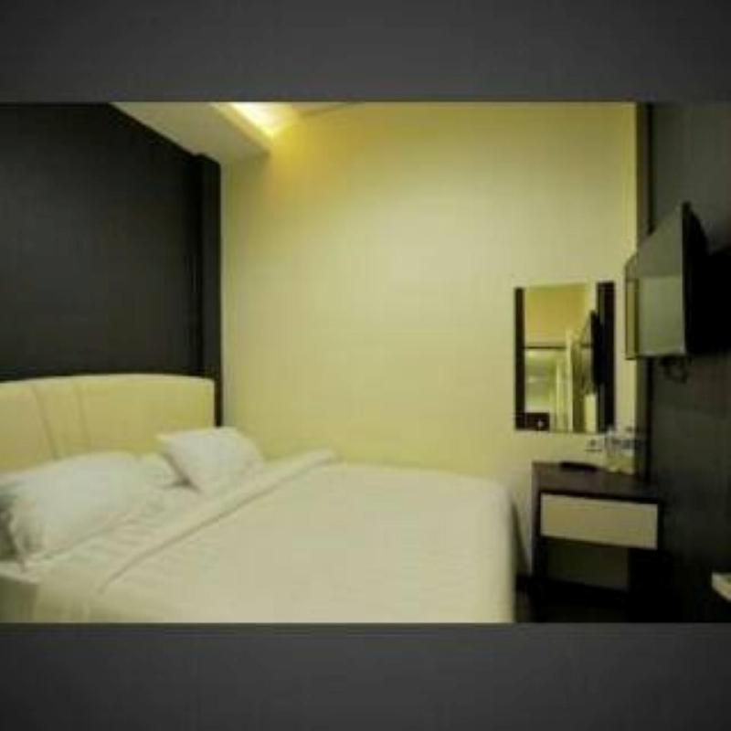 Dekost Madiun Hotel Exterior photo