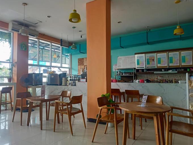 Dekost Madiun Hotel Exterior photo
