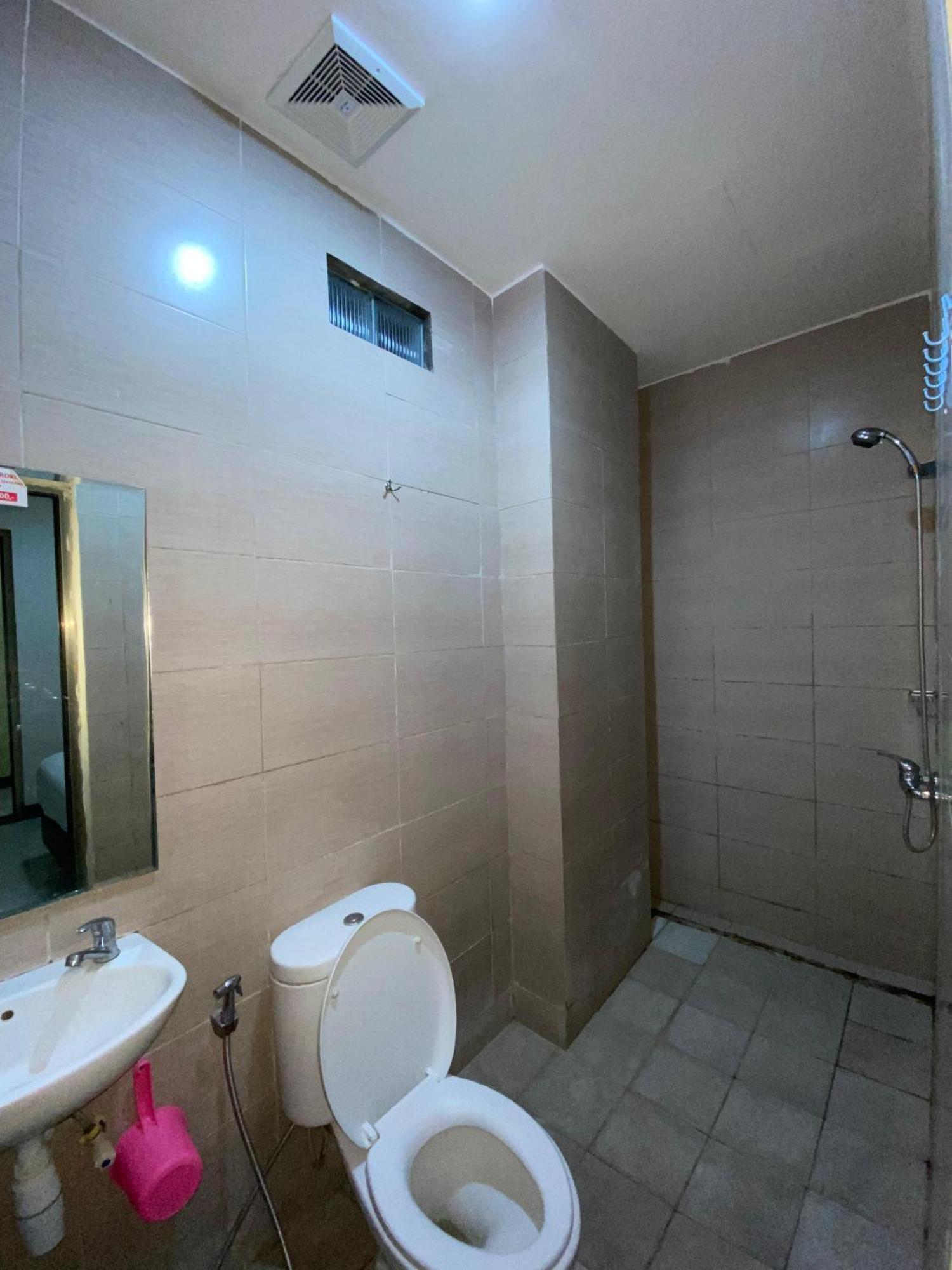 Dekost Madiun Hotel Exterior photo