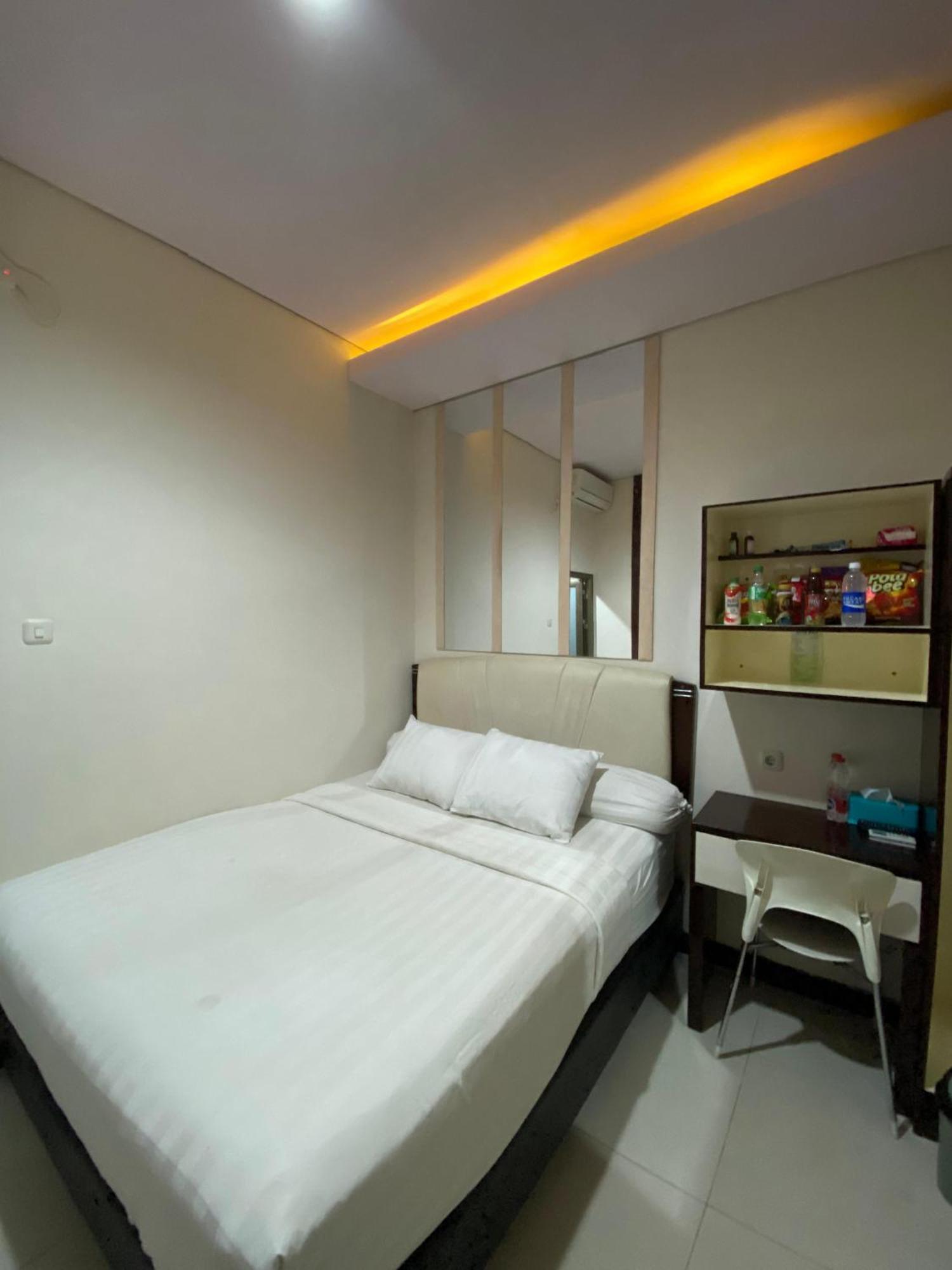 Dekost Madiun Hotel Exterior photo